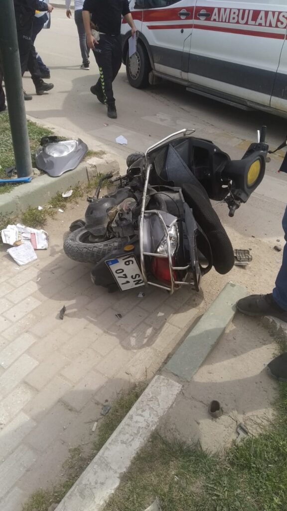 İKİ MOTOSİKLET ÇARPIŞTI