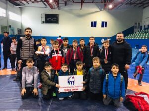 MİNDERDE 12 MADALYA