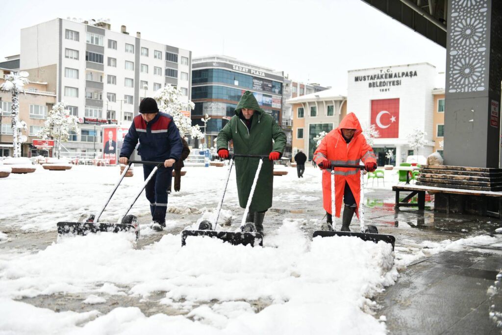 KARLA MÜCADELE İÇİN EKİPLER HAZIR