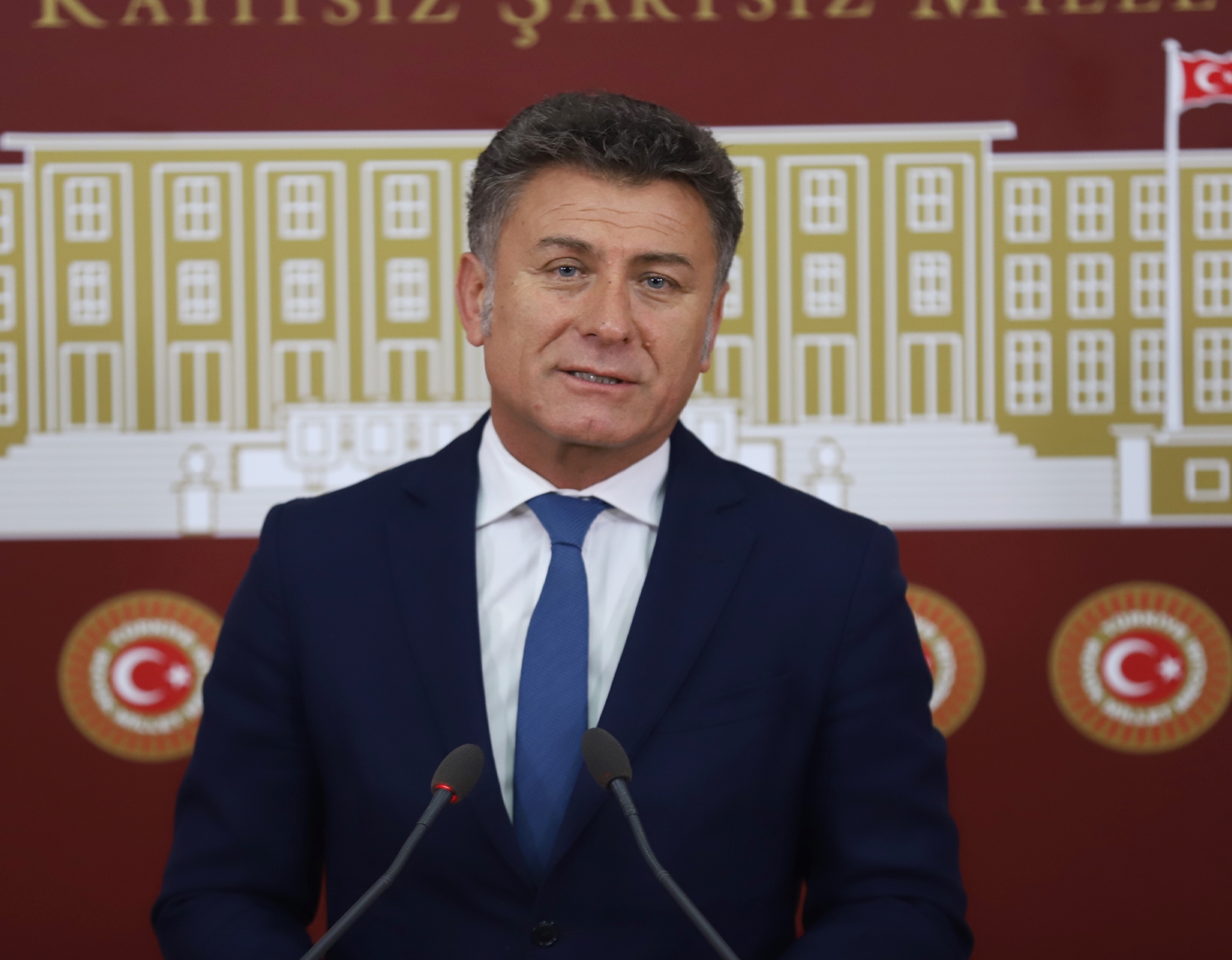 ‘ÇİFTÇİ BORÇLA ÜRETİYOR’