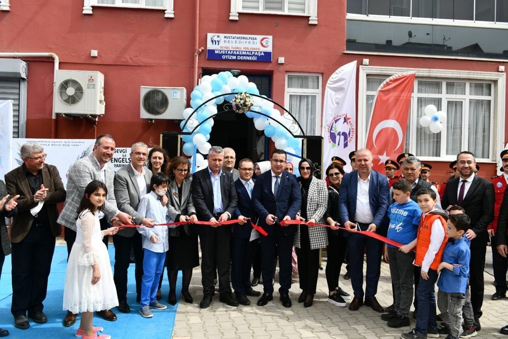 OTİZM DERNEĞİ AÇILDI