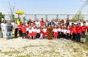 KOMPOSTLAR TOPLANIYOR ÇİLEKLER BÜYÜYOR