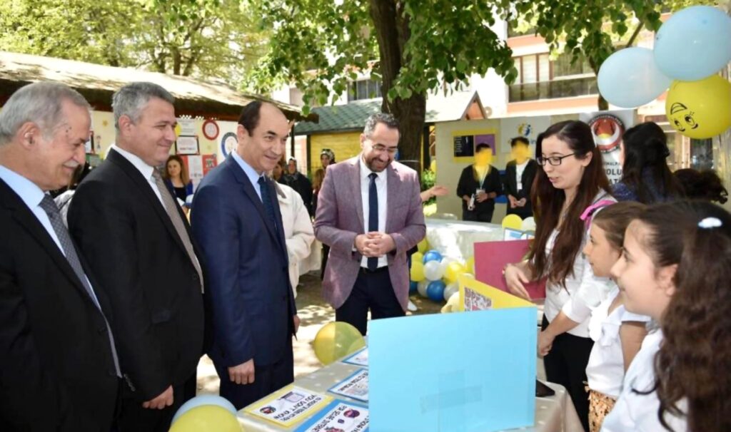 E-TWİNNİG PROJELERİ SERGİLENDİ