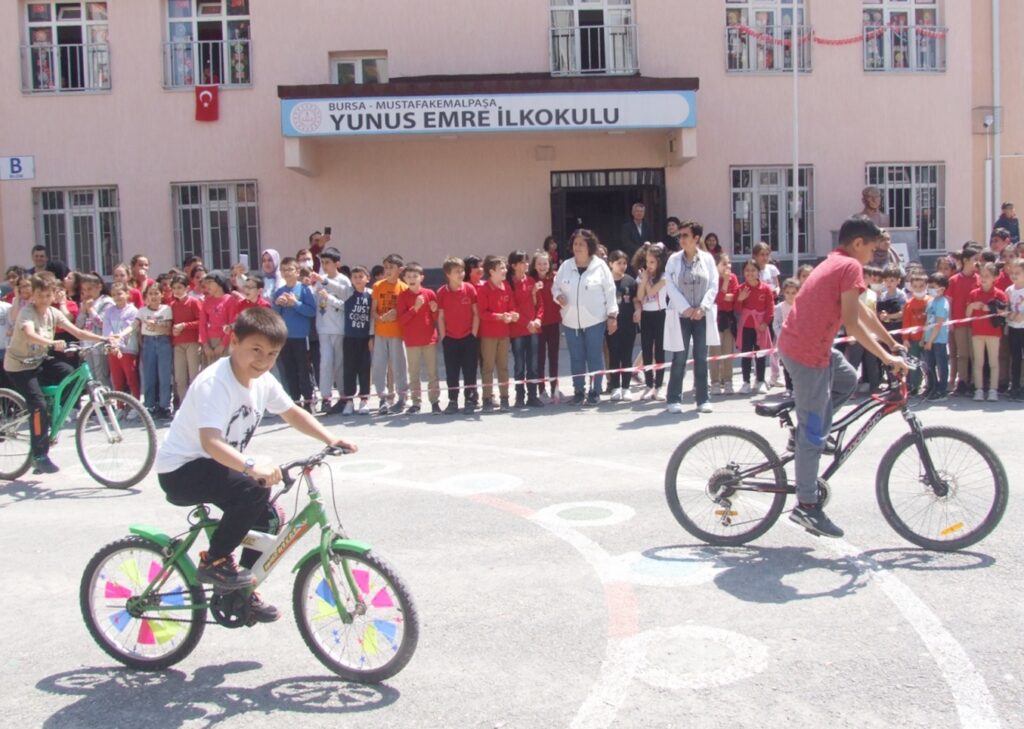 TRAFİK HAFTASI’NDA RENKLİ KUTLAMA
