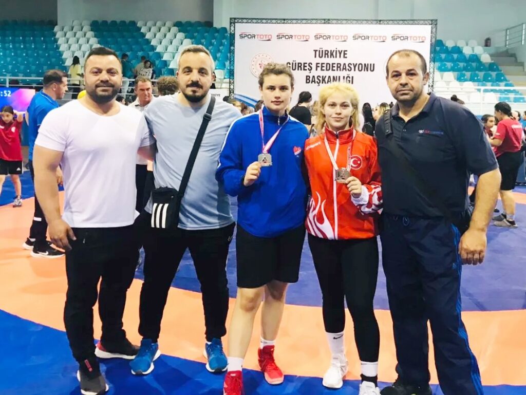 GÜREŞTE İKİNCİLİK MİLLİ TAKIMI GETİRDİ