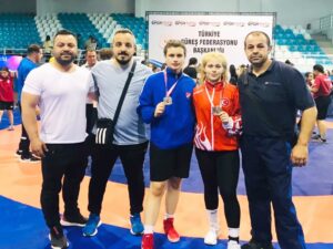 GÜREŞTE İKİNCİLİK MİLLİ TAKIMI GETİRDİ