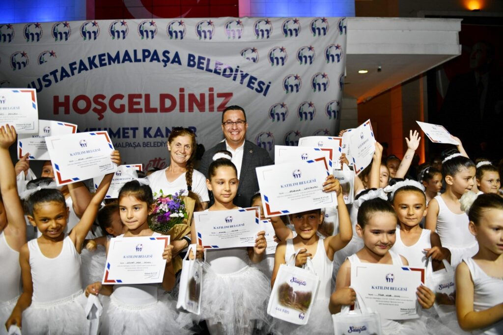 KÜÇÜK SANATÇILARA SERTİFİKA