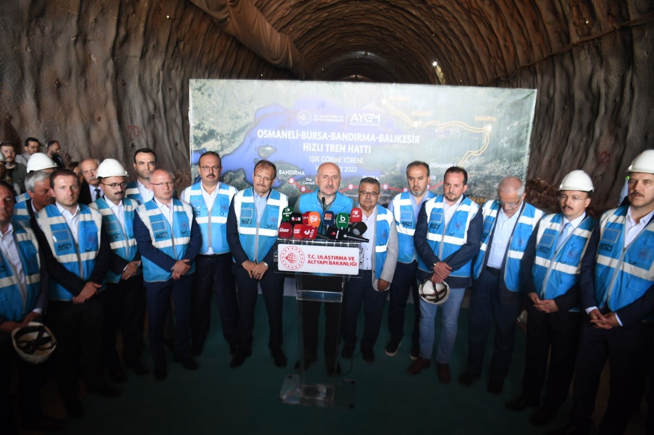 HIZLI TREN’DE IŞIK GÖRÜNDÜ