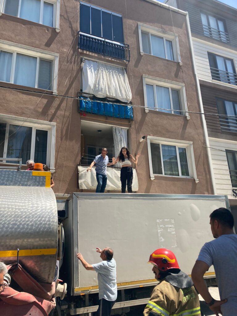 APARTMANDA YANGIN PANİĞİ