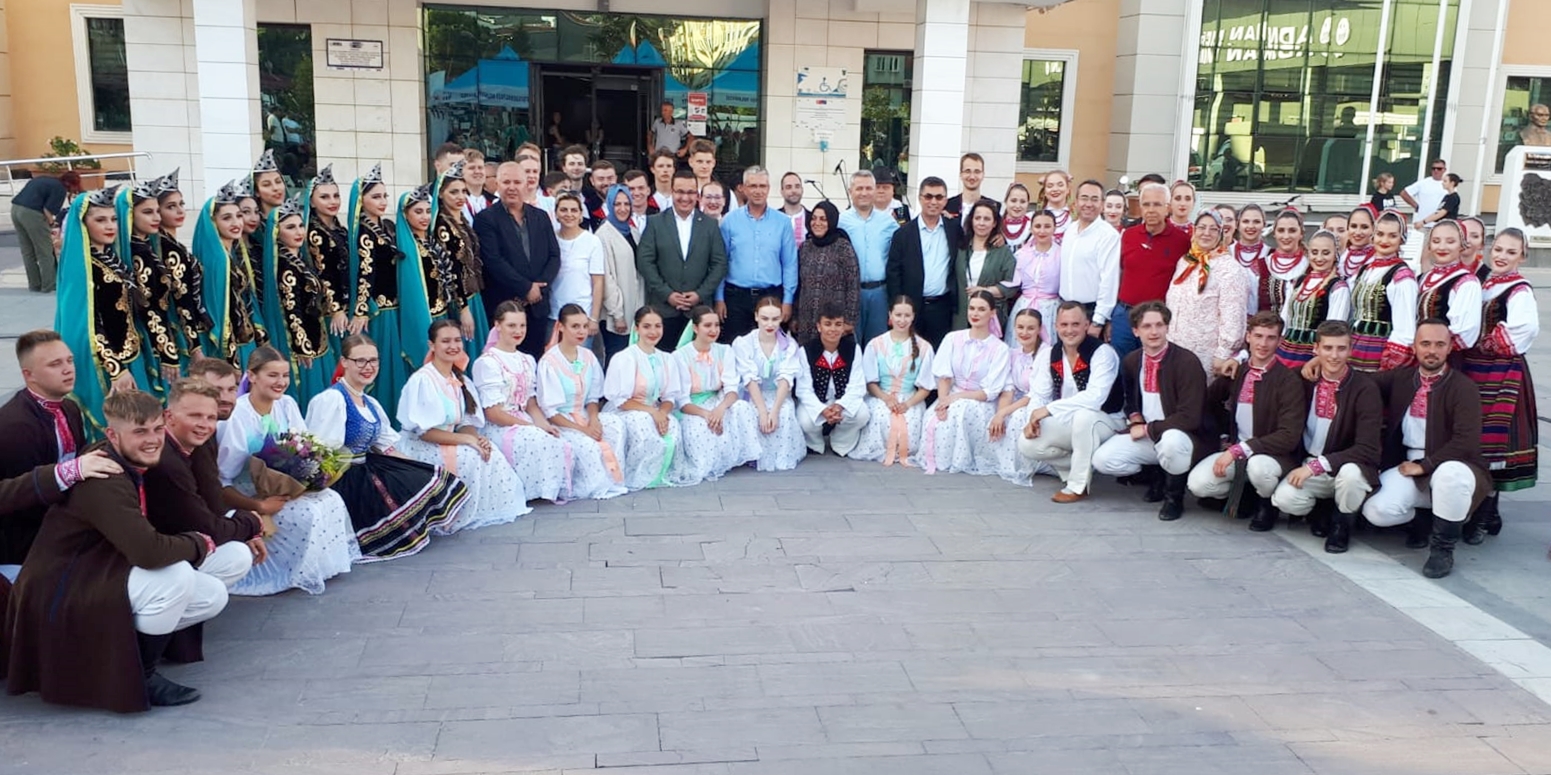 ‘ALTIN KARAGÖZ’E BÜYÜK ALKIŞ