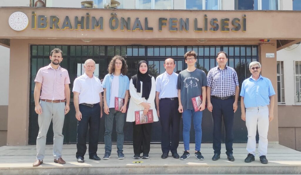 YKS ŞAMPİYONLARINA KUTLAMA