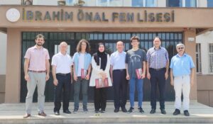 YKS ŞAMPİYONLARINA KUTLAMA