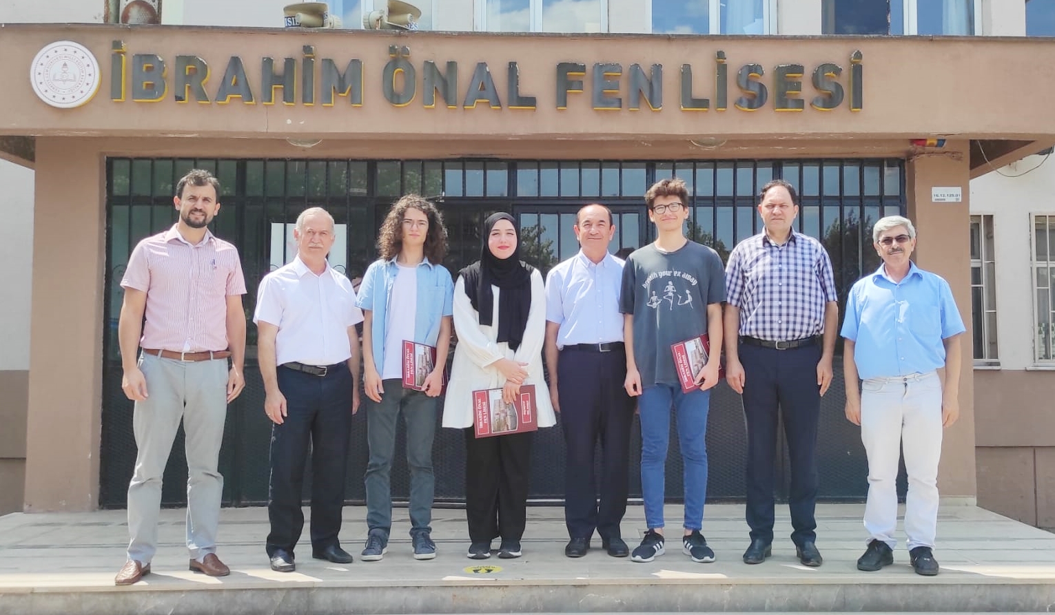 YKS ŞAMPİYONLARINA KUTLAMA