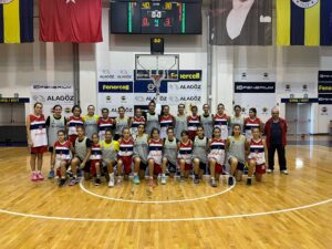 KIZLAR FENERBAHÇE’Yİ ZORLADI