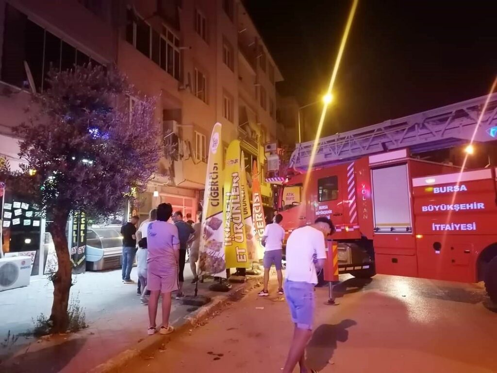 APARTMAN YANGINI KORKUTTU