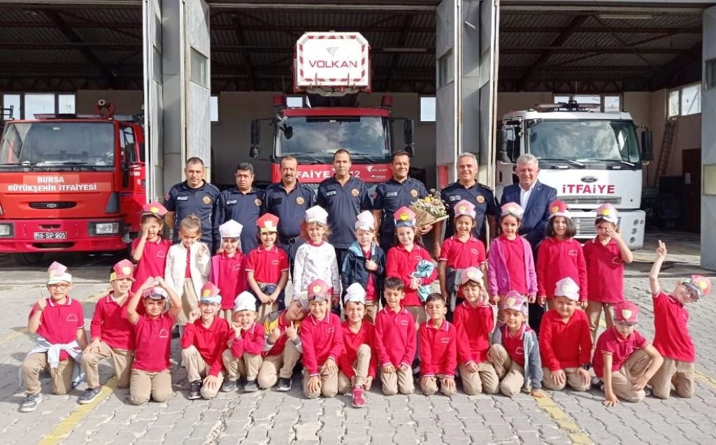 İTFAİYECİLERE ‘MİNİK’ KUTLAMA