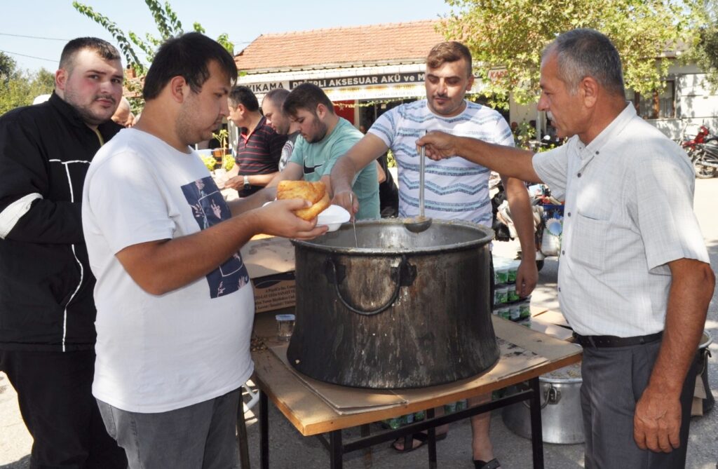 YALINTAŞ’TA AŞURE GÜNÜ