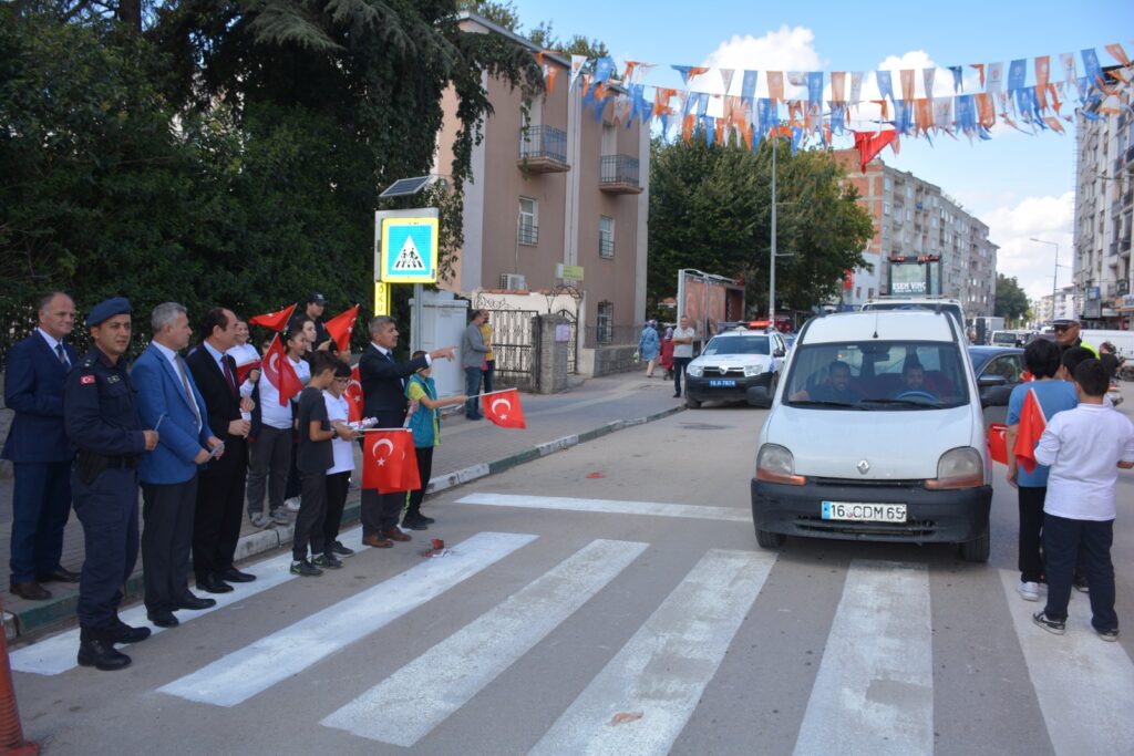 YAYALARA ÖNCELİK DURUŞU