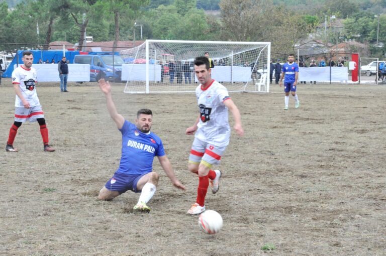 DÖLLÜK’TE GRUP MAÇLARINDA HEYECAN ARTIYOR