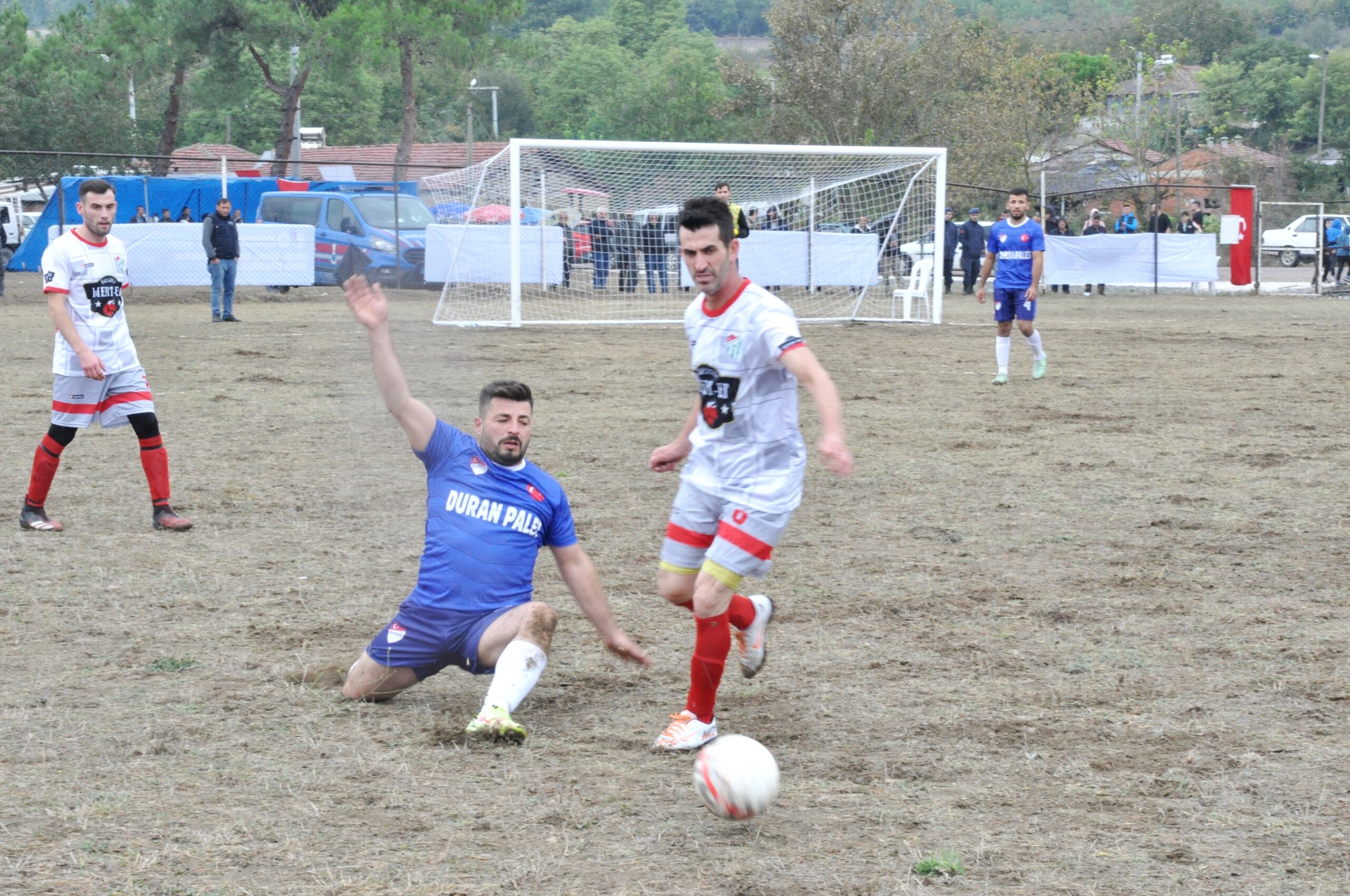 DÖLLÜK’TE GRUP MAÇLARINDA HEYECAN ARTIYOR