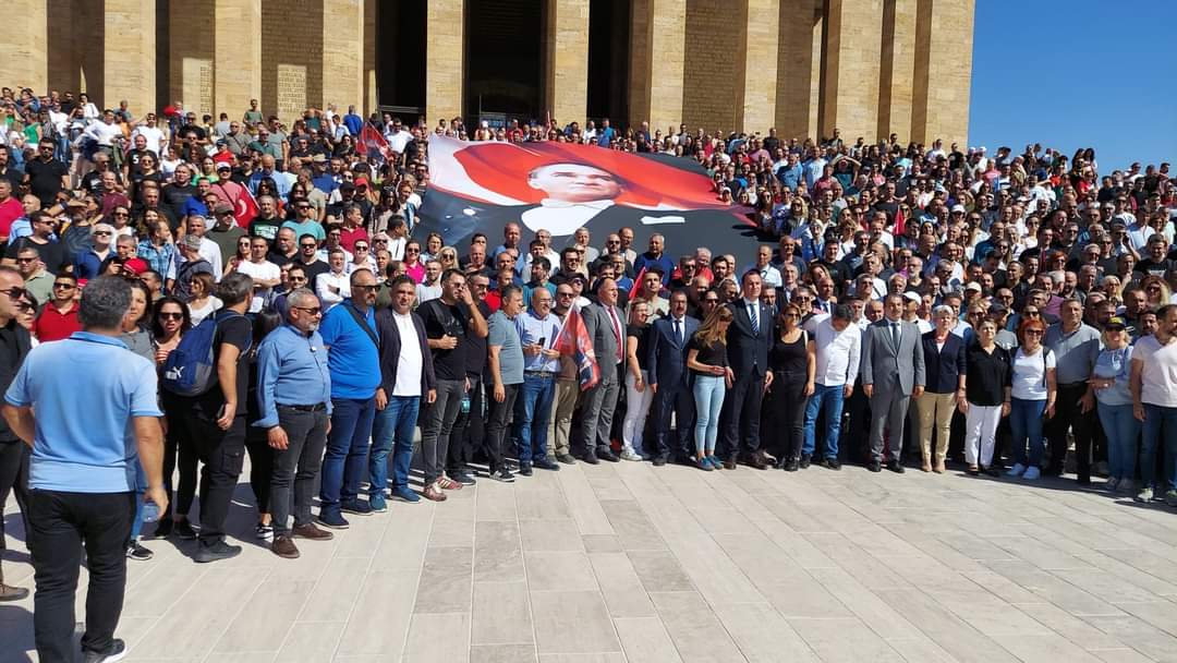 ÖĞRETMENLER HAKLARI İÇİN ANITKABİR’E YÜRÜDÜ