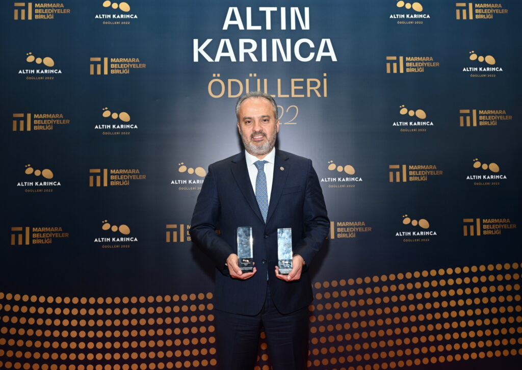 BÜYÜKŞEHİR’E ALTIN KARINCA ÖDÜLÜ