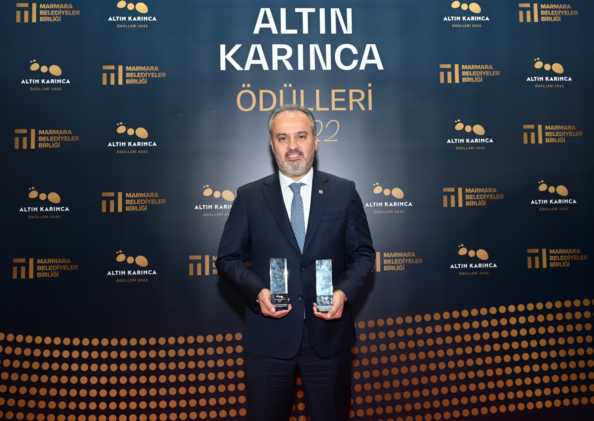 BÜYÜKŞEHİR’E ALTIN KARINCA ÖDÜLÜ