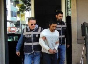 ÇALDIĞI MALZEMELERLE YAKALANDI