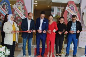 EBRU’Lİ BAYAN KUAFÖRÜ HİZMETTE