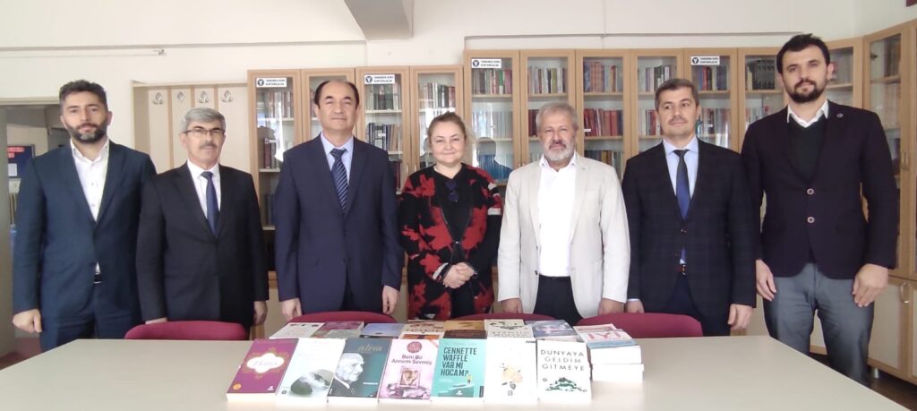 FEN LİSESİ’NE KİTAP TAKVİYESİ