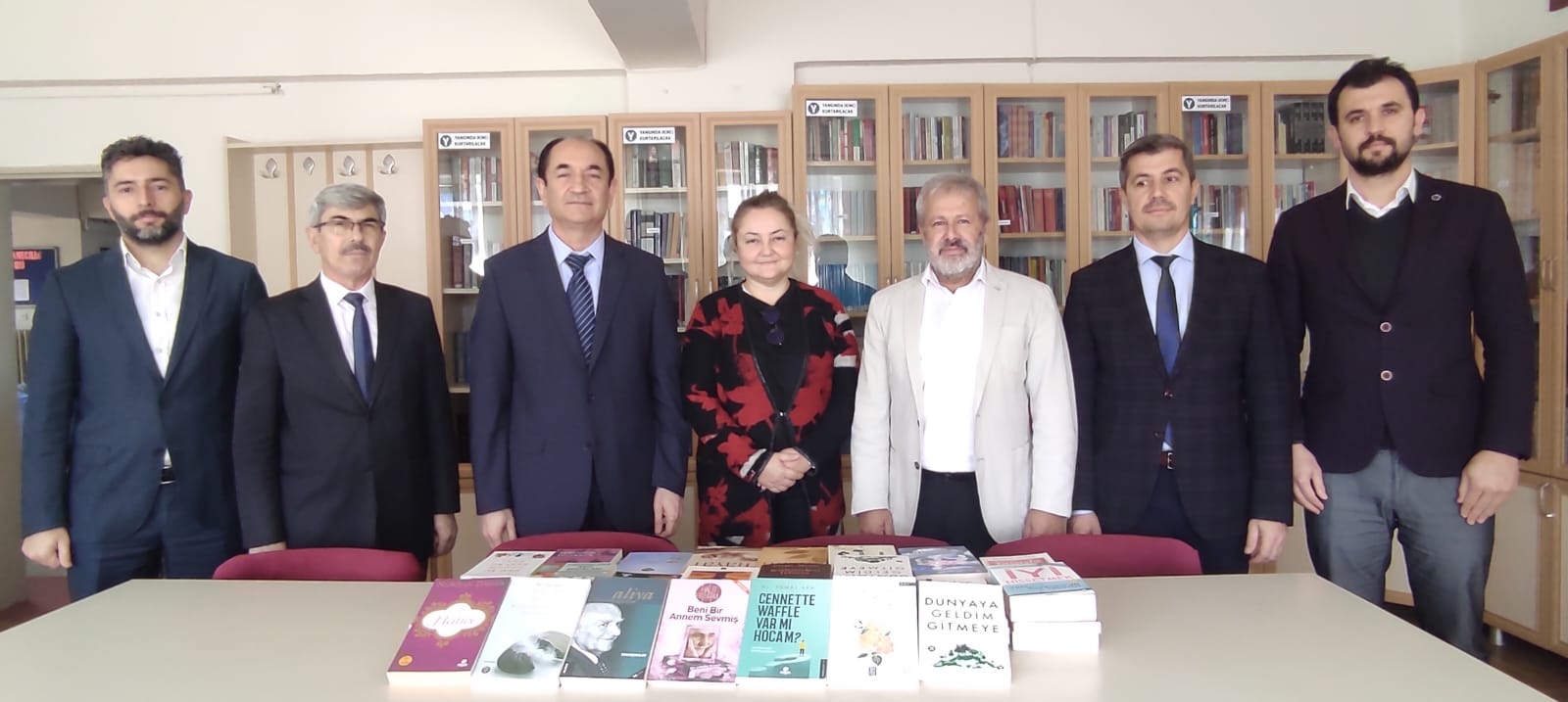 FEN LİSESİ’NE KİTAP TAKVİYESİ