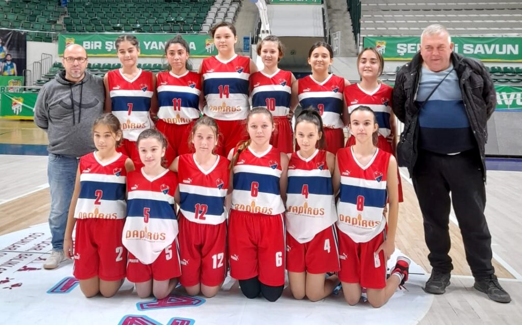 KIZLARDAN ÇİFTE ZAFER