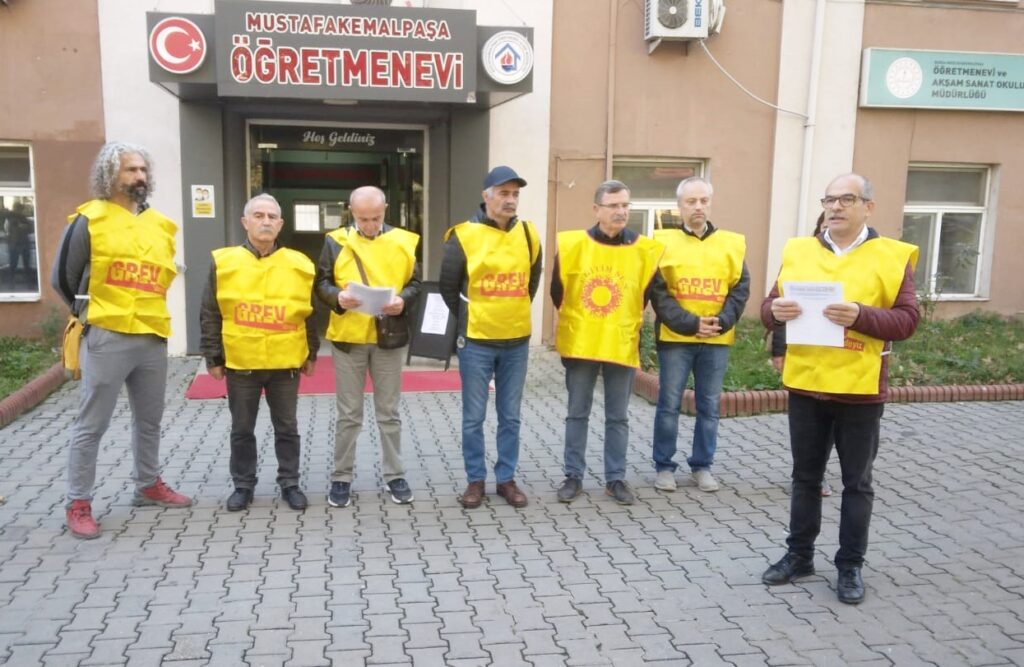 MUSTAFAKEMALPAŞA’DA ÖĞRETMENLER İŞ BIRAKTI