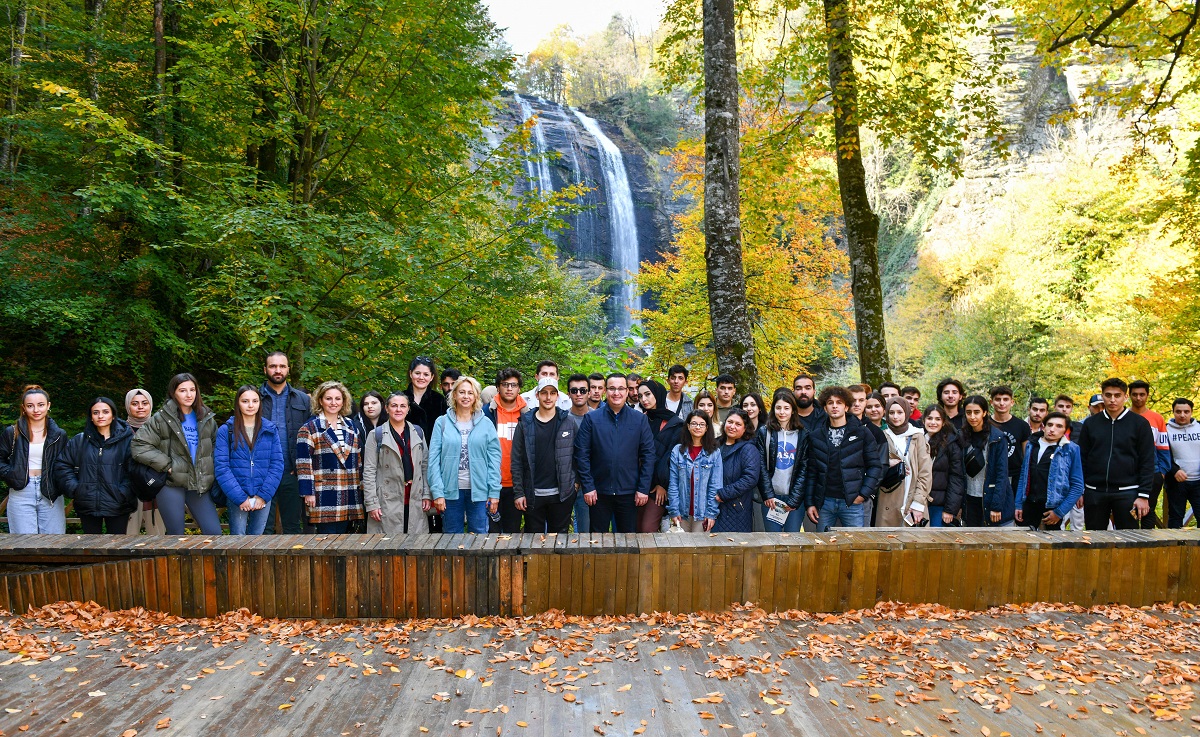 ÜNİVERSİTELİLERİN SUUÇTU KEYFİ