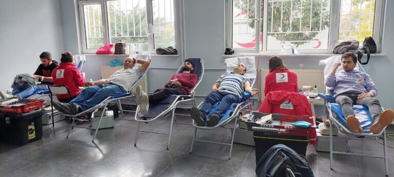 YÜKSEKOKUL ÖĞRENCİLERİNDEN KAN VE KÖK HÜCRE BAĞIŞI