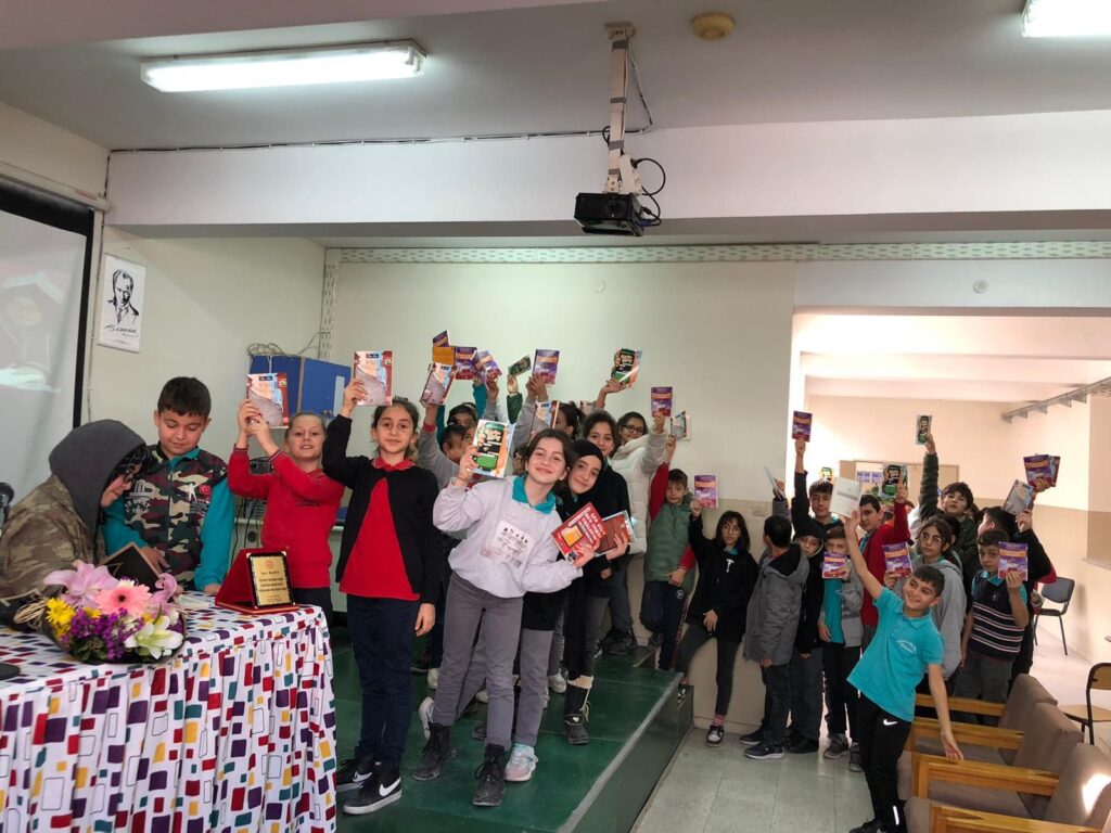 KİTAPLAR ÖĞRENCİLERE IŞIK OLUYOR