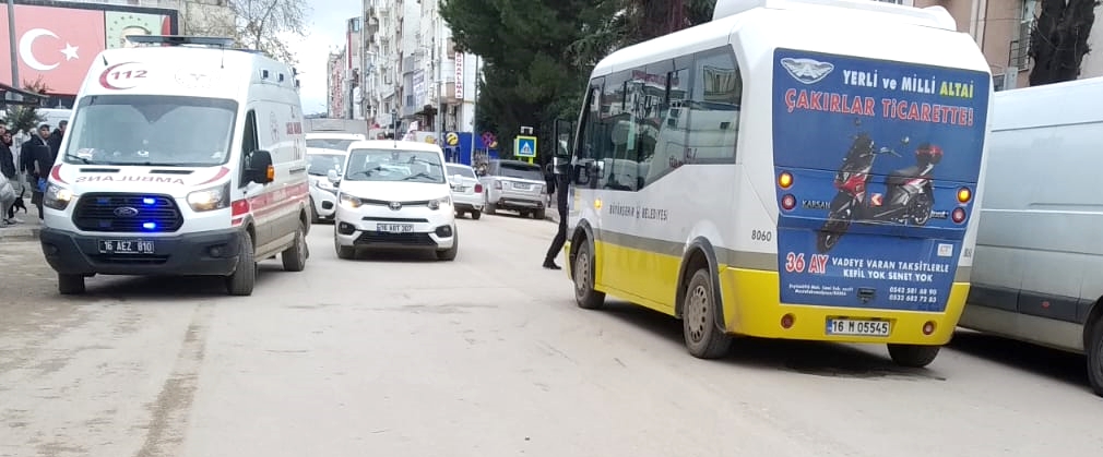 ÖĞRETMENEVİ ÖNÜNDE HAFİF YARALAMALI KAZA