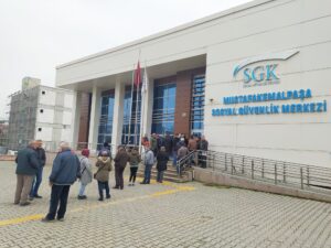 SGK ÖNÜNDE EYT KUYRUĞU
