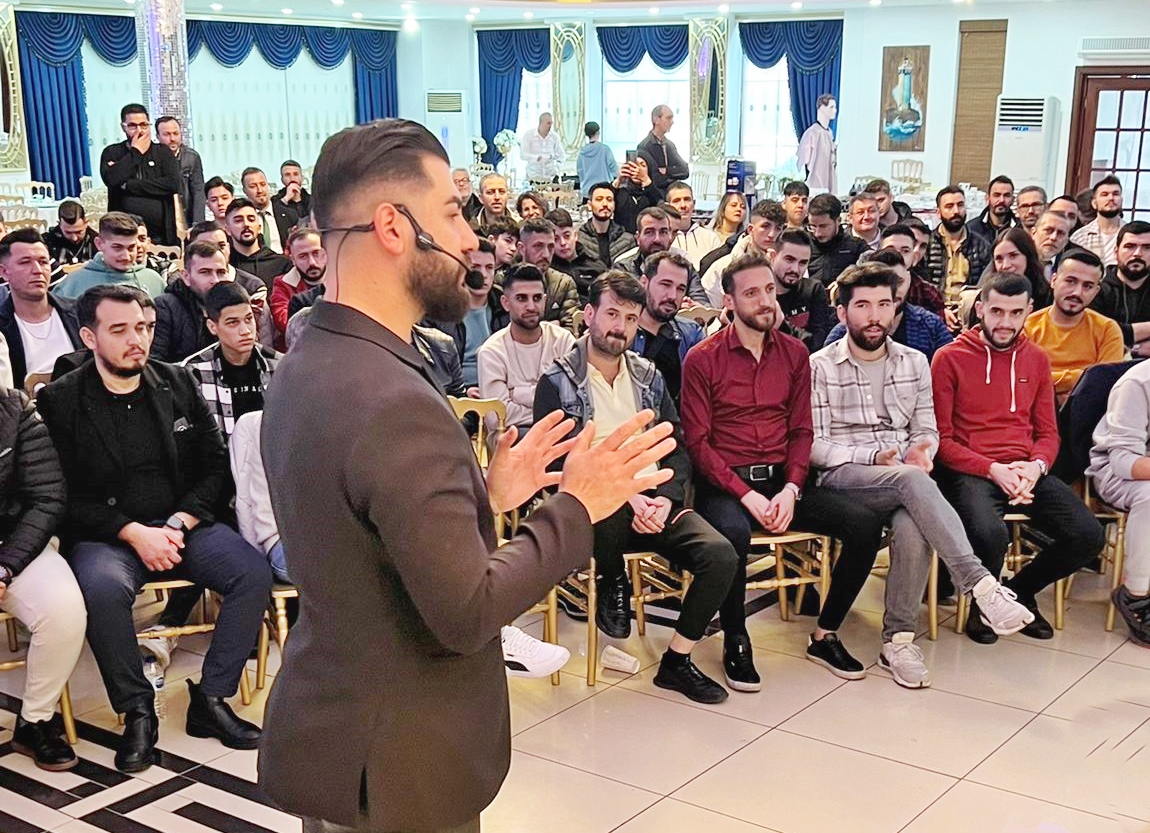 ÜNLÜ KUAFÖRDEN EĞİTİM SEMİNERİ