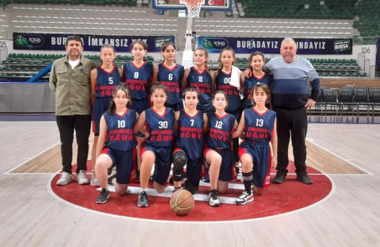 YILDIZ KIZLAR FİNALE KİLİTLENDİ