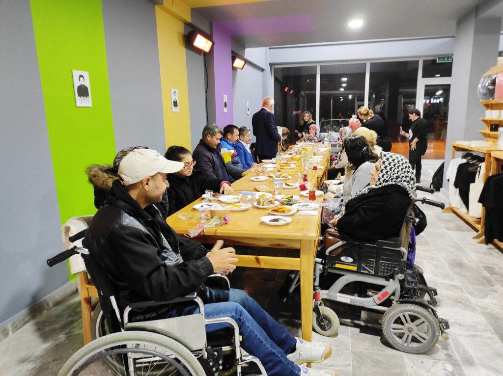 ZAFER PARTİSİ ENGELLİLERİ UNUTMADI