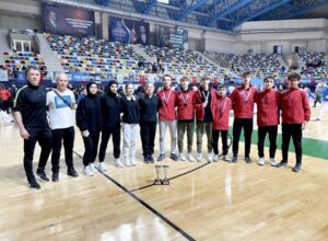 KARATE TAKIMI MADALYA KÜRSÜSÜNDEN İNMİYOR