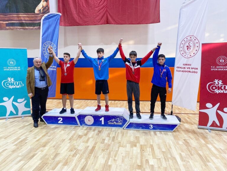 MİNDERDE MADALYA SEVİNCİ