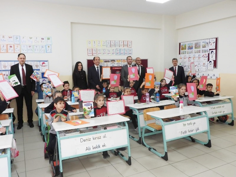 ÖĞRENCİLER KARNELERİNİ ALDI, TATİLE ÇIKTI