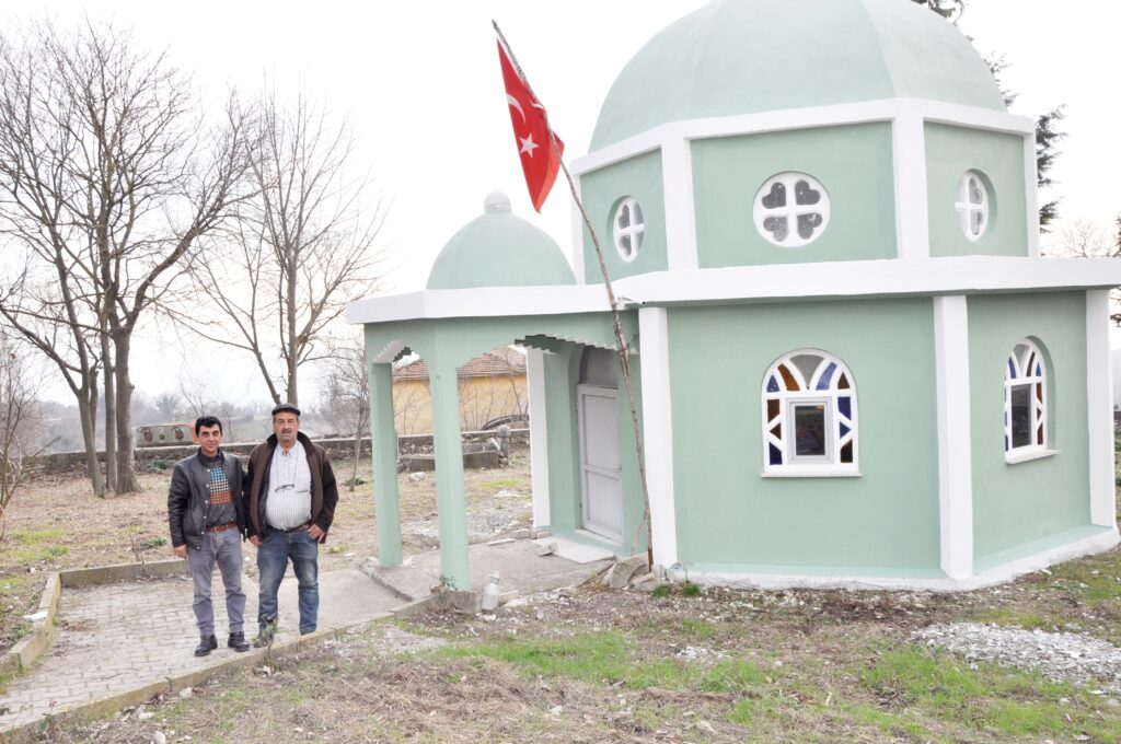 VELİ DEDE TÜRBESİ’NE KÖYLÜLER SAHİP ÇIKTI