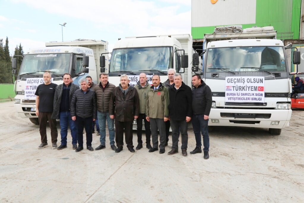 DEPREM BÖLGESİNDEKİ HAYVAN YETİŞTİRİCİLERİNE YEM DESTEĞİ