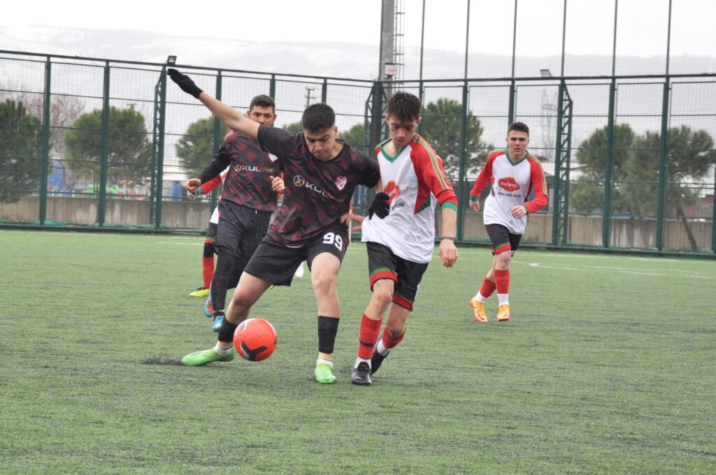 DERBİDE DOSTLUK KAZANDI