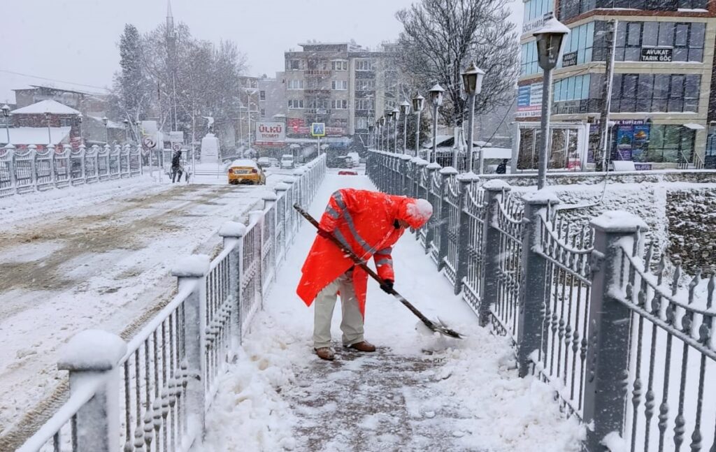 KAR YAĞIŞI ETKİSİNİ GÖSTERDİ