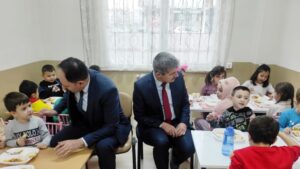 ÖĞRENCİLERE ÜCRETSİZ YEMEK DESTEĞİ