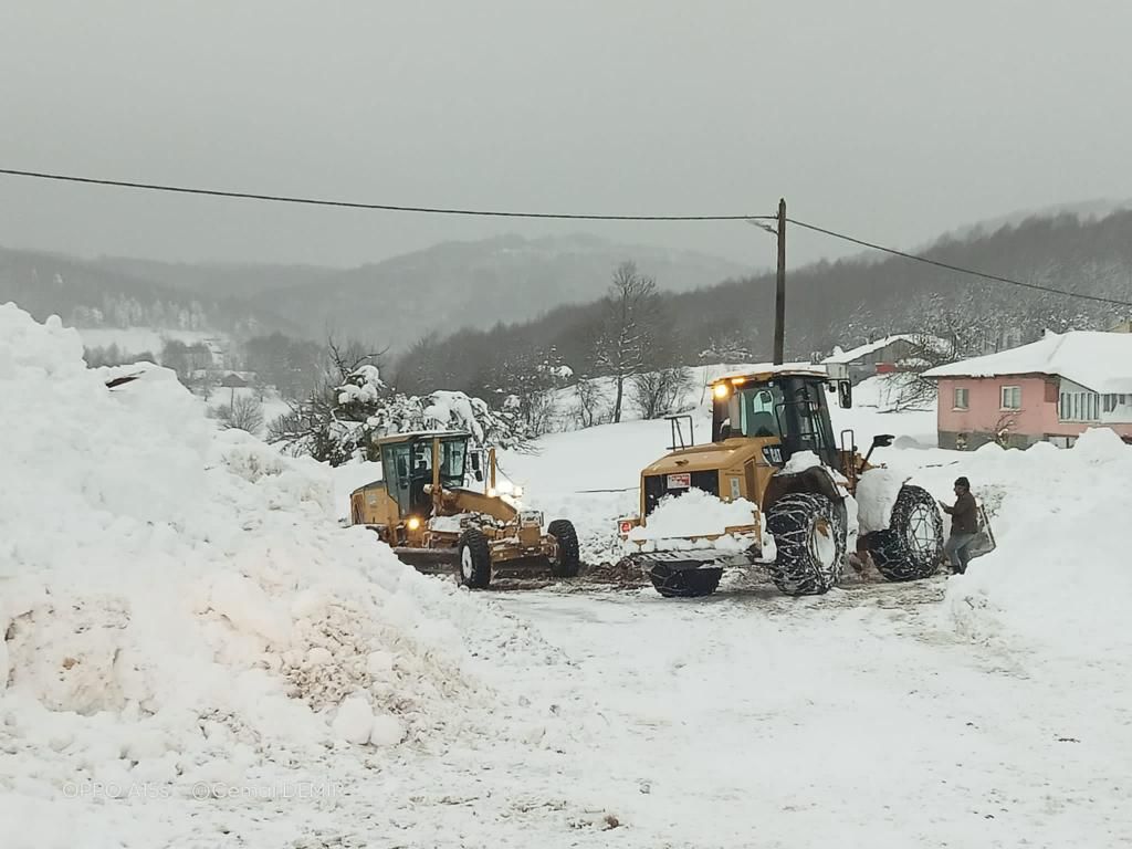 YOL AÇMA ÇALIŞMALARI 5 MAHALLEDE YOĞUNLAŞTI